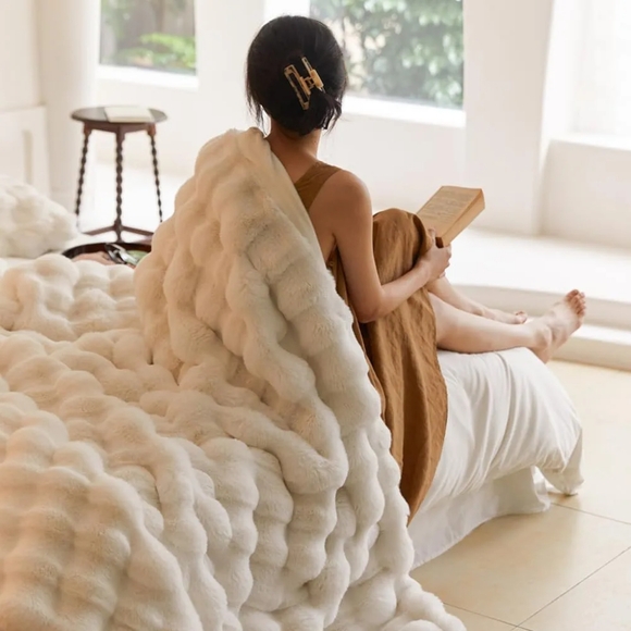 Blanket Fake Fur Double-Layer Throw Blanket - Picture 2 of 4